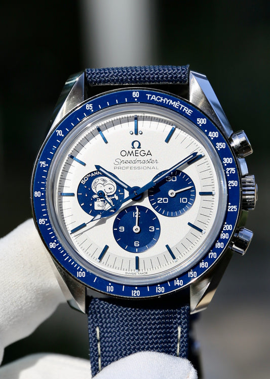 Omega Speedmaster Moonwatch Anniversary Series Silver Snoopy Award 310.32.42.50.02.001